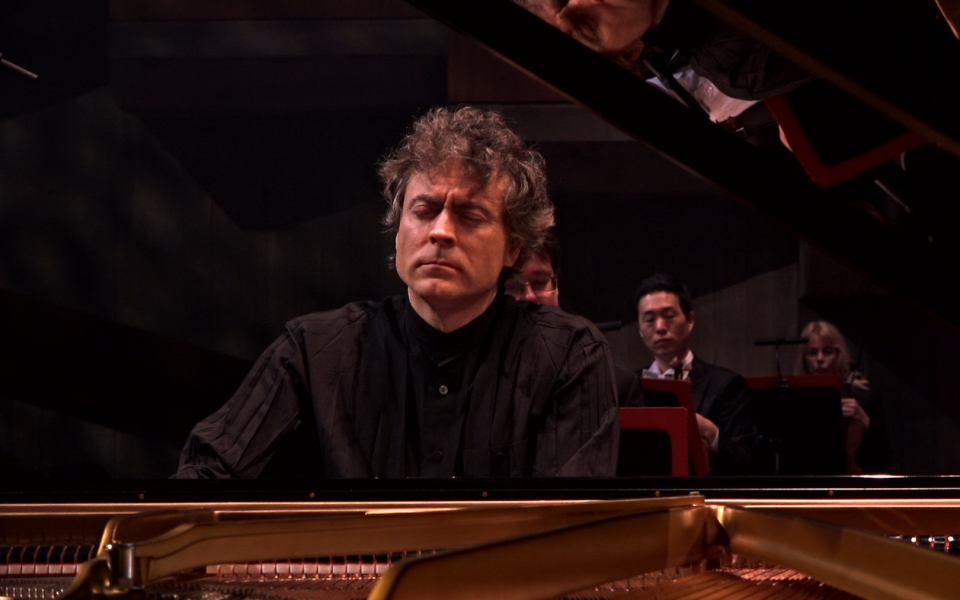 Philharmonia, Paul Lewis, credit Philharmonia Paul Lewis playing the piano
