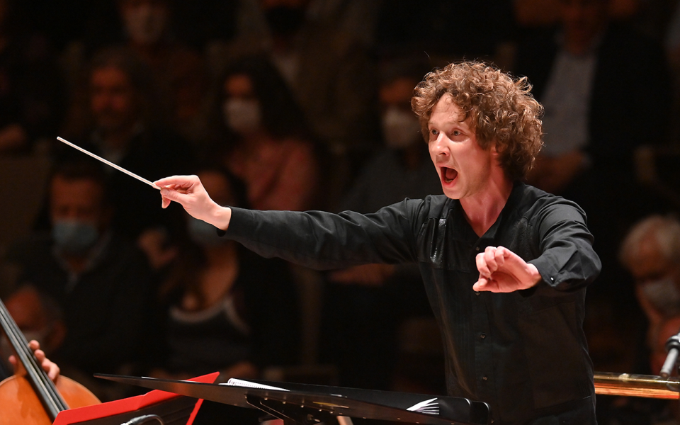 230119 Santtu-Matias Rouvali credit Mark Allan Principal Conductor Santtu Matias-Rouvali conducts the Philharmonia with energy.