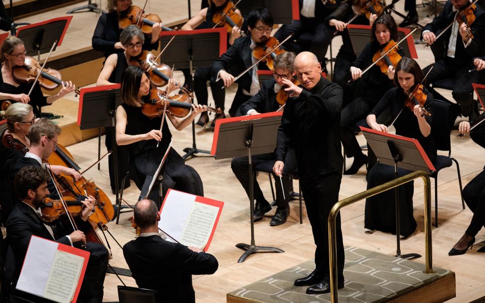 Paavo Järvi conducting the Philharmonia