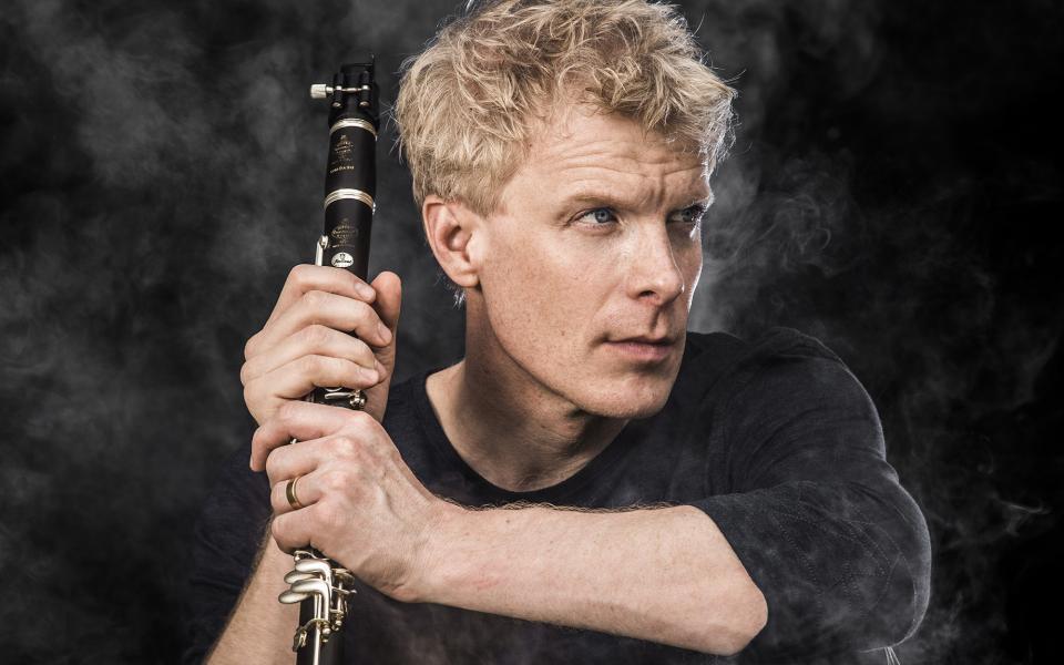 230323 Martin Fröst credit Sony Music Entertainment, Martin Bäcker Martin Fröst with clarinet