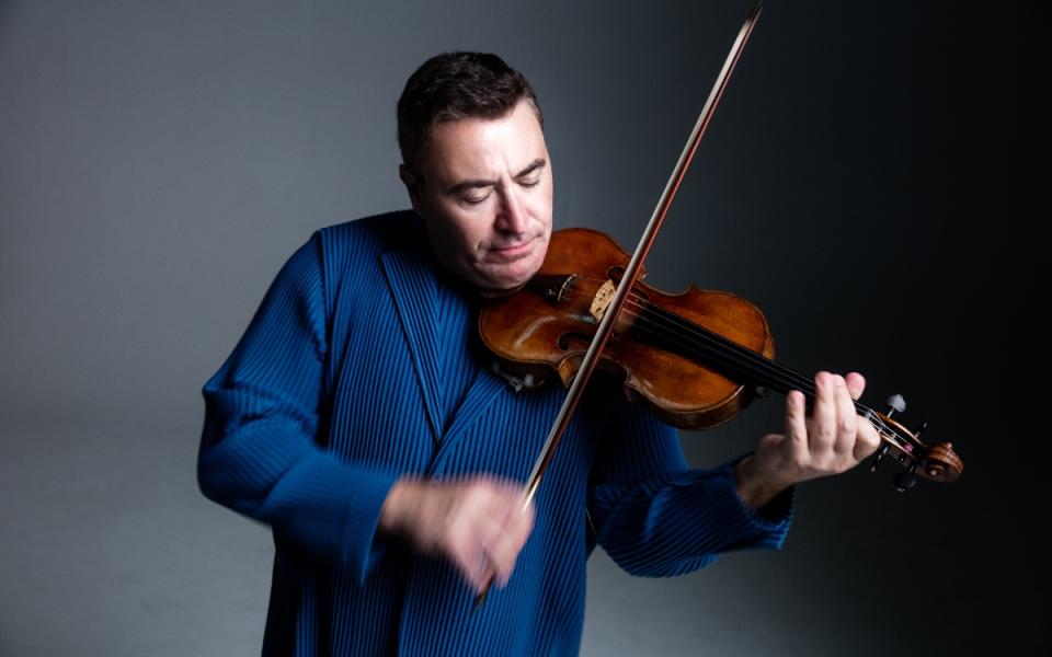 Maxim Vengerov playing the violin.
