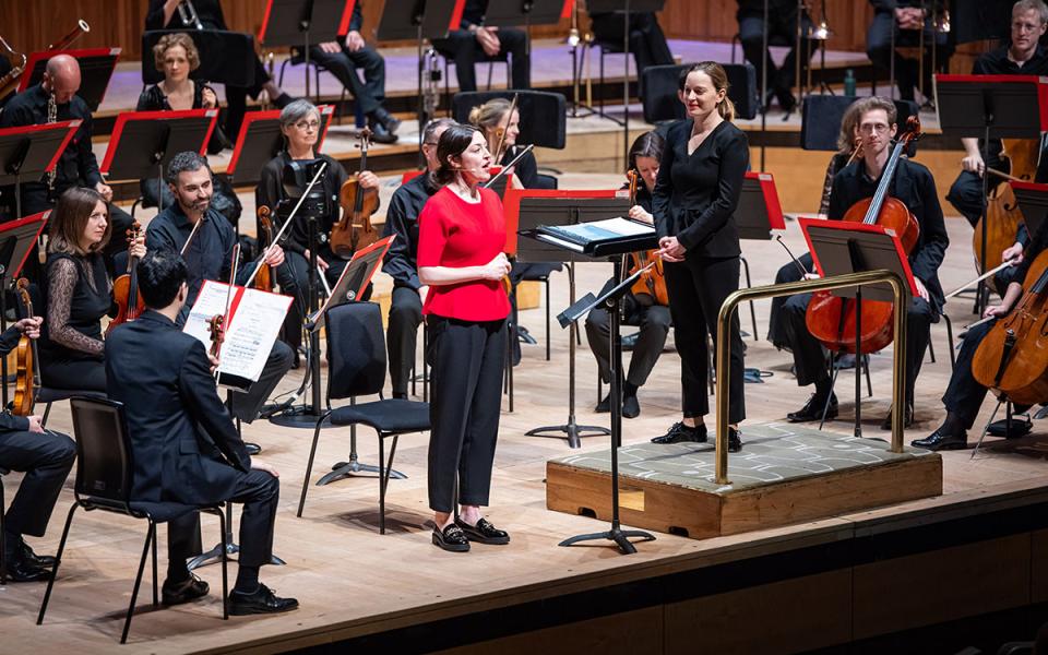 MG-PO-OrchUnwr-1921-2 Lucy Drever and the Philharmonia Orchestra on stage during an Orchestra Unwrapped concert