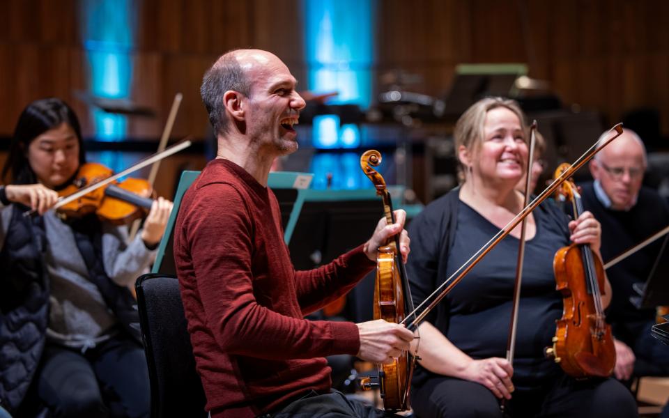 Zsolt-Tihamér Visontay in rehearsal with the Philharmonia Orchestra.